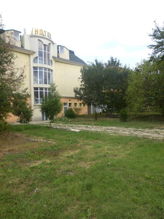 קרנבו Pancho Family Hotel מראה חיצוני תמונה