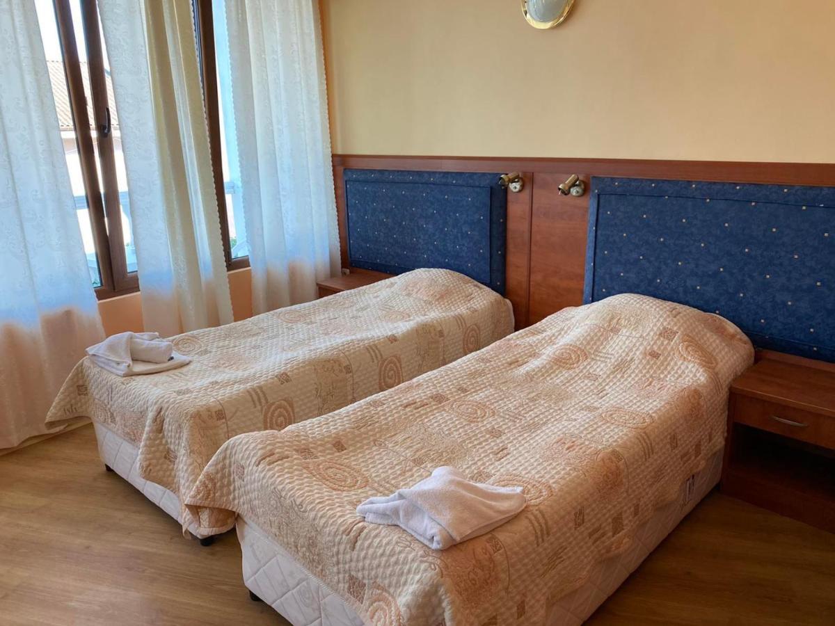 קרנבו Pancho Family Hotel מראה חיצוני תמונה