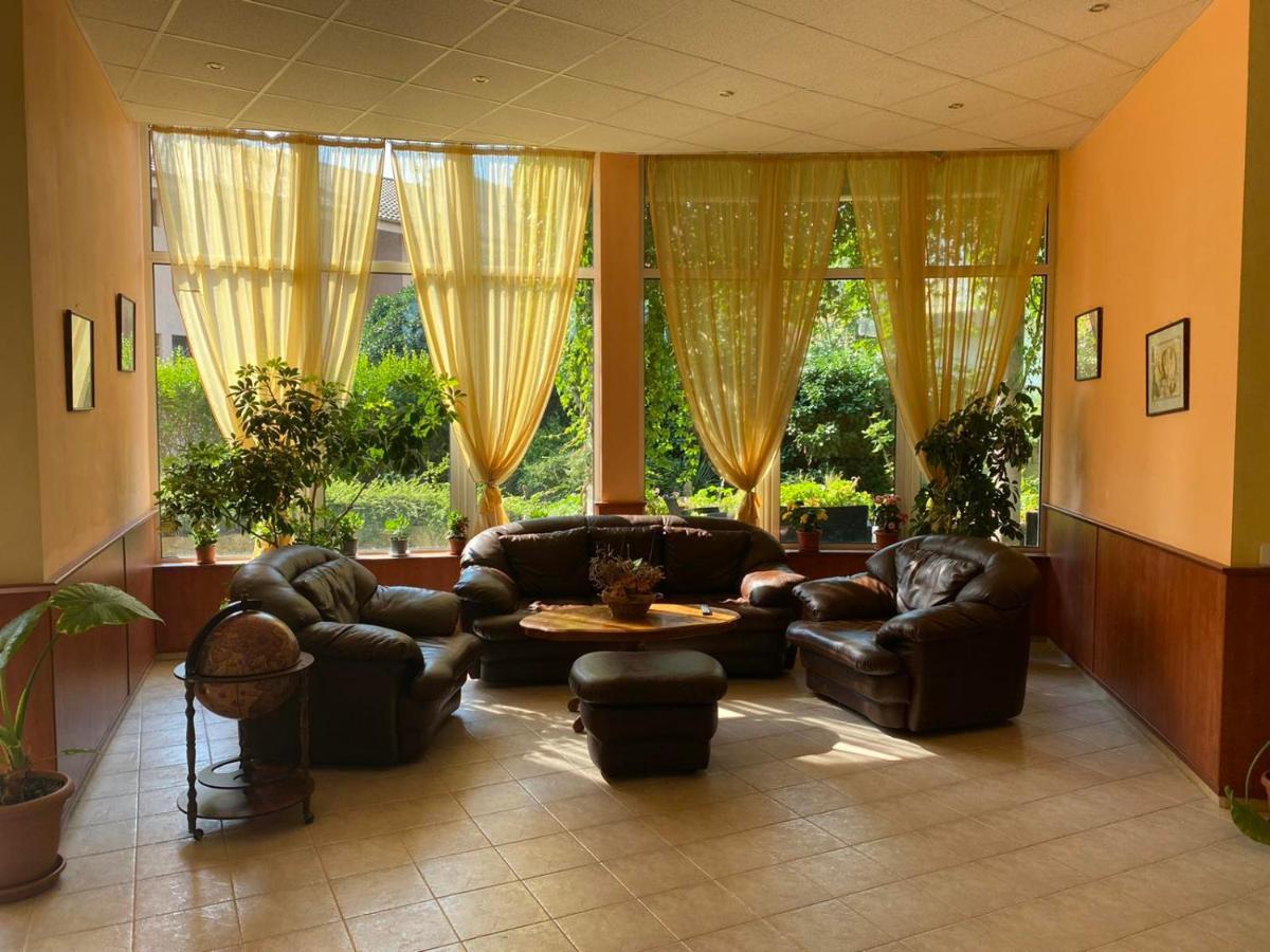 קרנבו Pancho Family Hotel מראה חיצוני תמונה