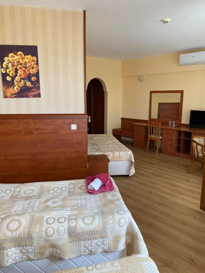 קרנבו Pancho Family Hotel מראה חיצוני תמונה