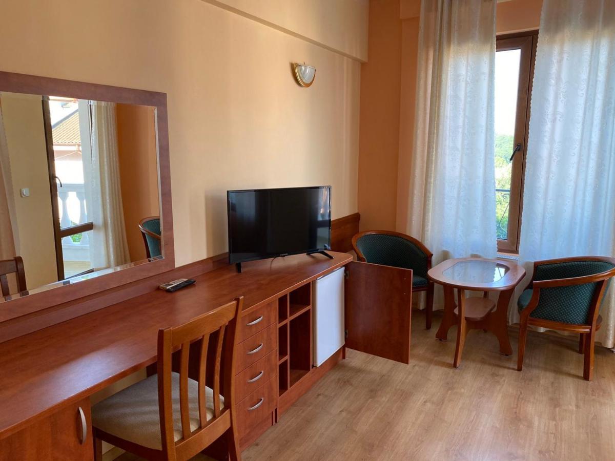 קרנבו Pancho Family Hotel מראה חיצוני תמונה