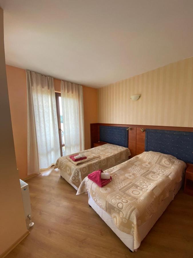 קרנבו Pancho Family Hotel מראה חיצוני תמונה