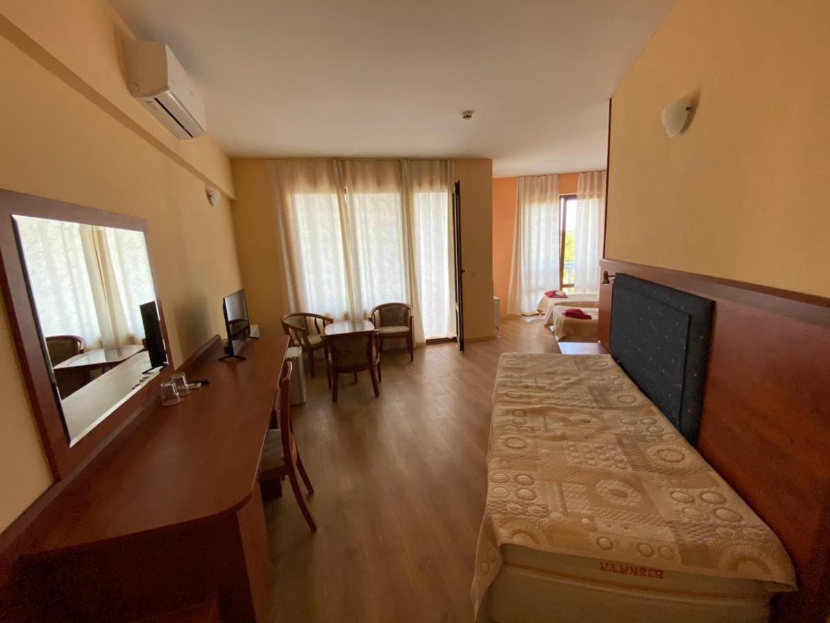קרנבו Pancho Family Hotel מראה חיצוני תמונה