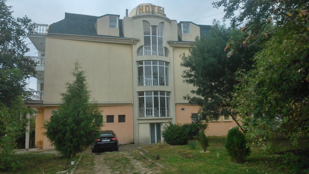 קרנבו Pancho Family Hotel מראה חיצוני תמונה