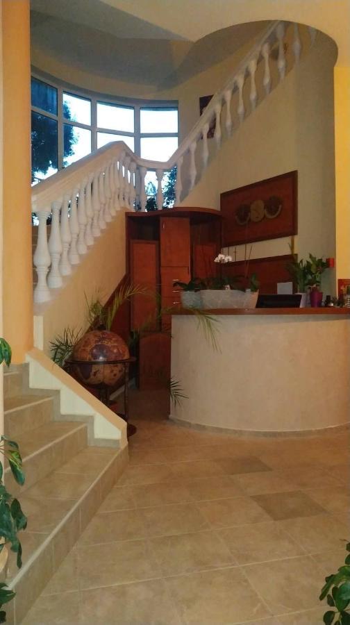 קרנבו Pancho Family Hotel מראה חיצוני תמונה