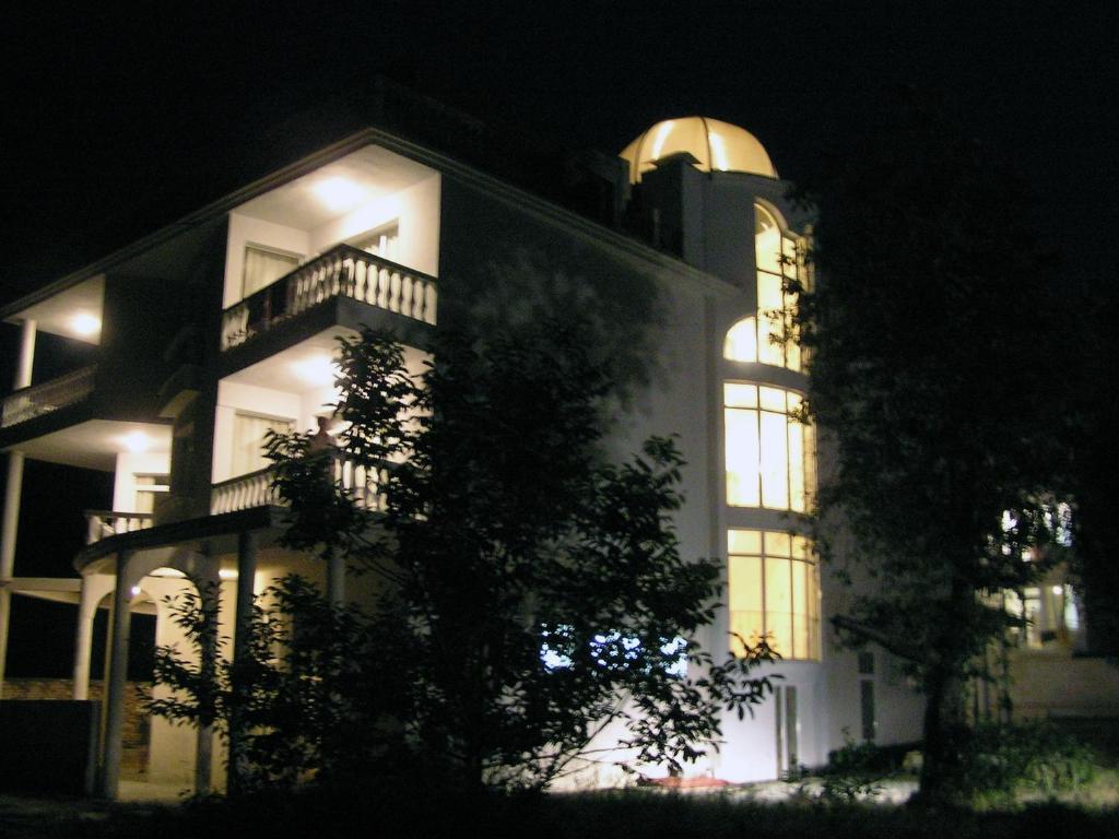 קרנבו Pancho Family Hotel מראה חיצוני תמונה